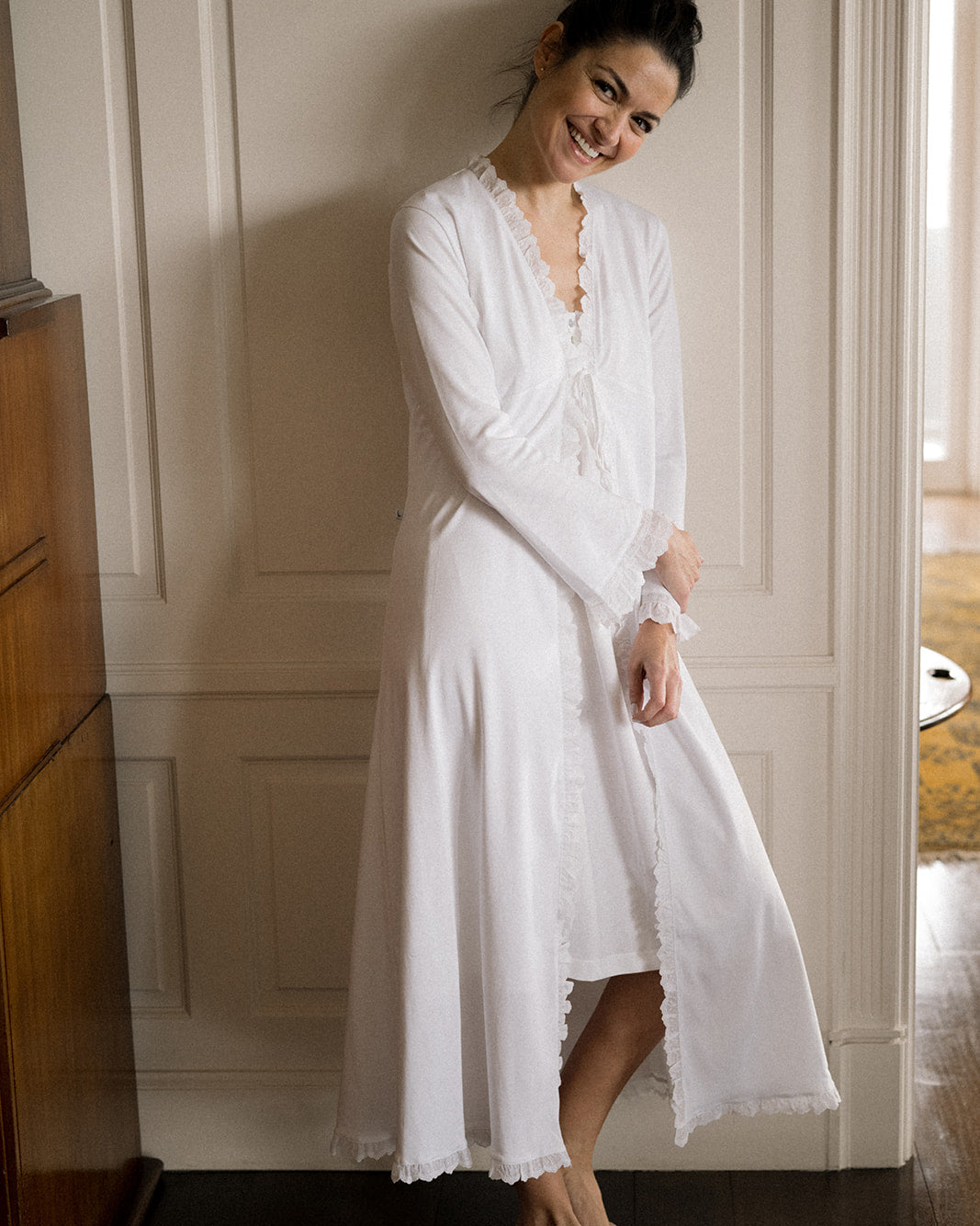 Robe pour femme avec bande brodée blanche