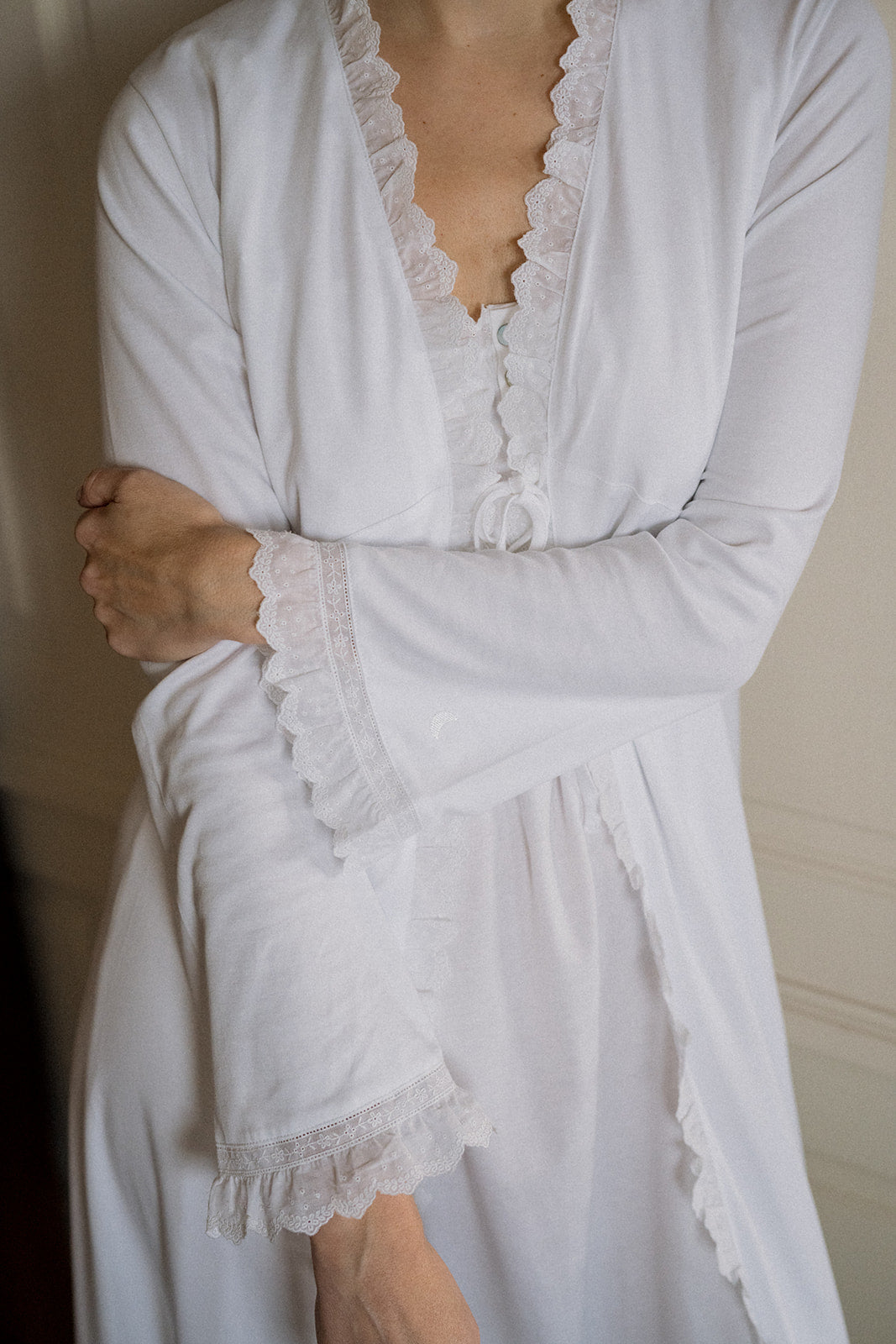 Robe pour femme avec bande brodée blanche