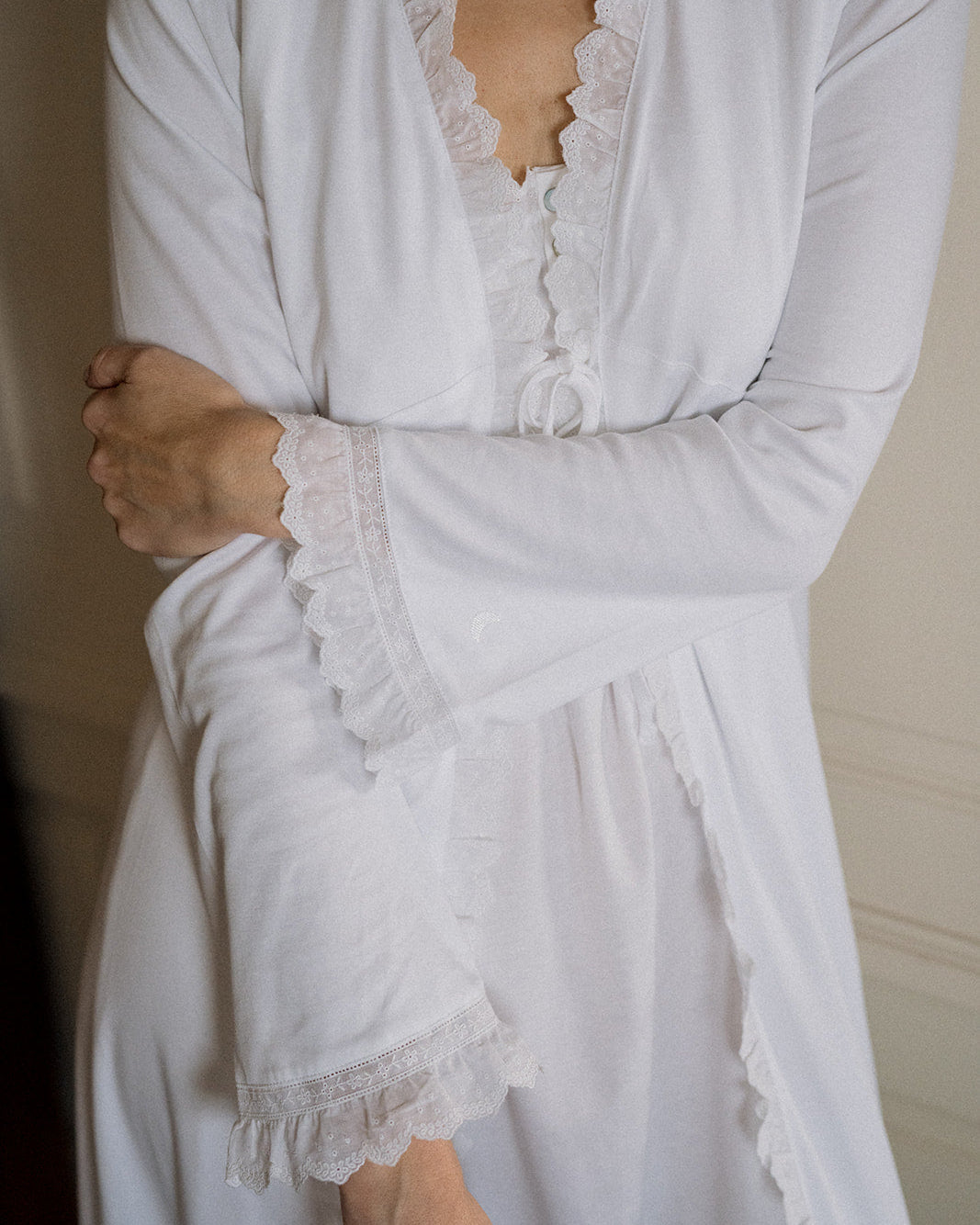 Robe pour femme avec bande brodée blanche
