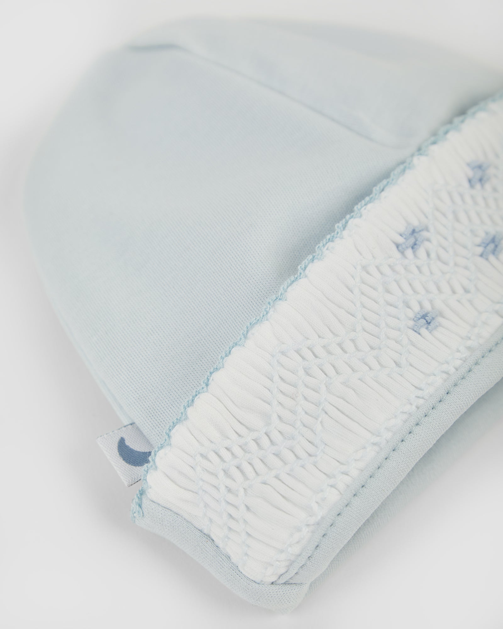 Bonnet bébé bleu à smocks