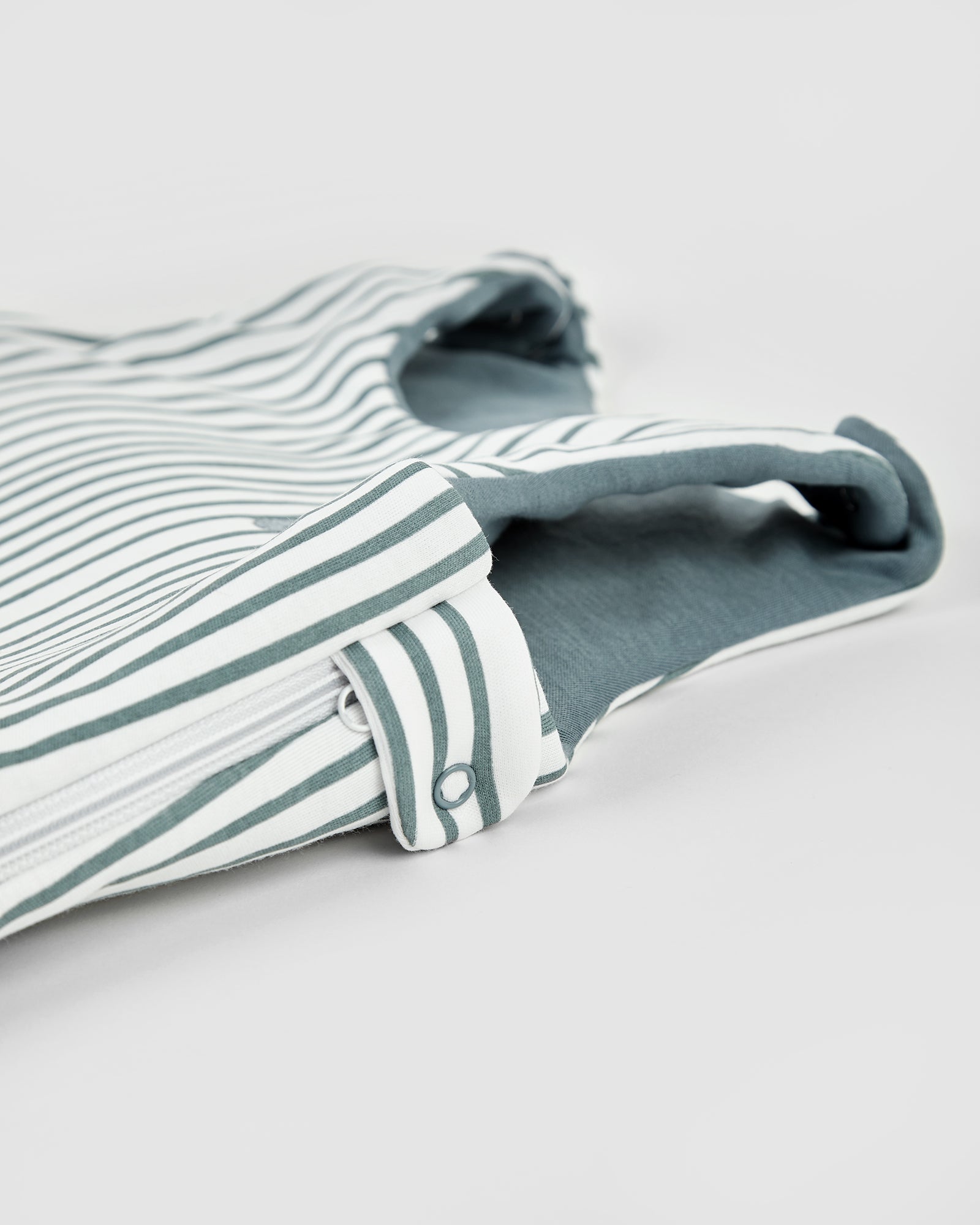 Gigoteuse bébé à rayures bleu foncé