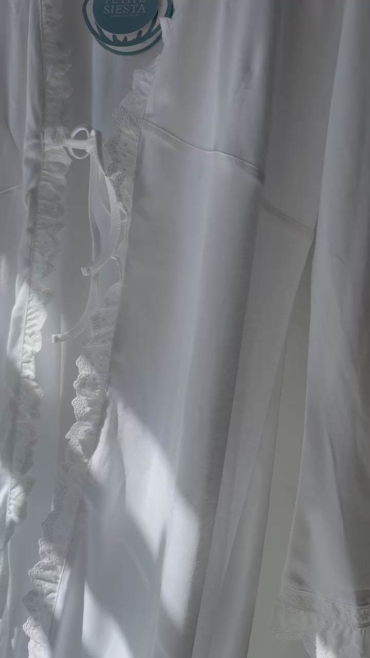 Robe pour femme avec bande brodée blanche