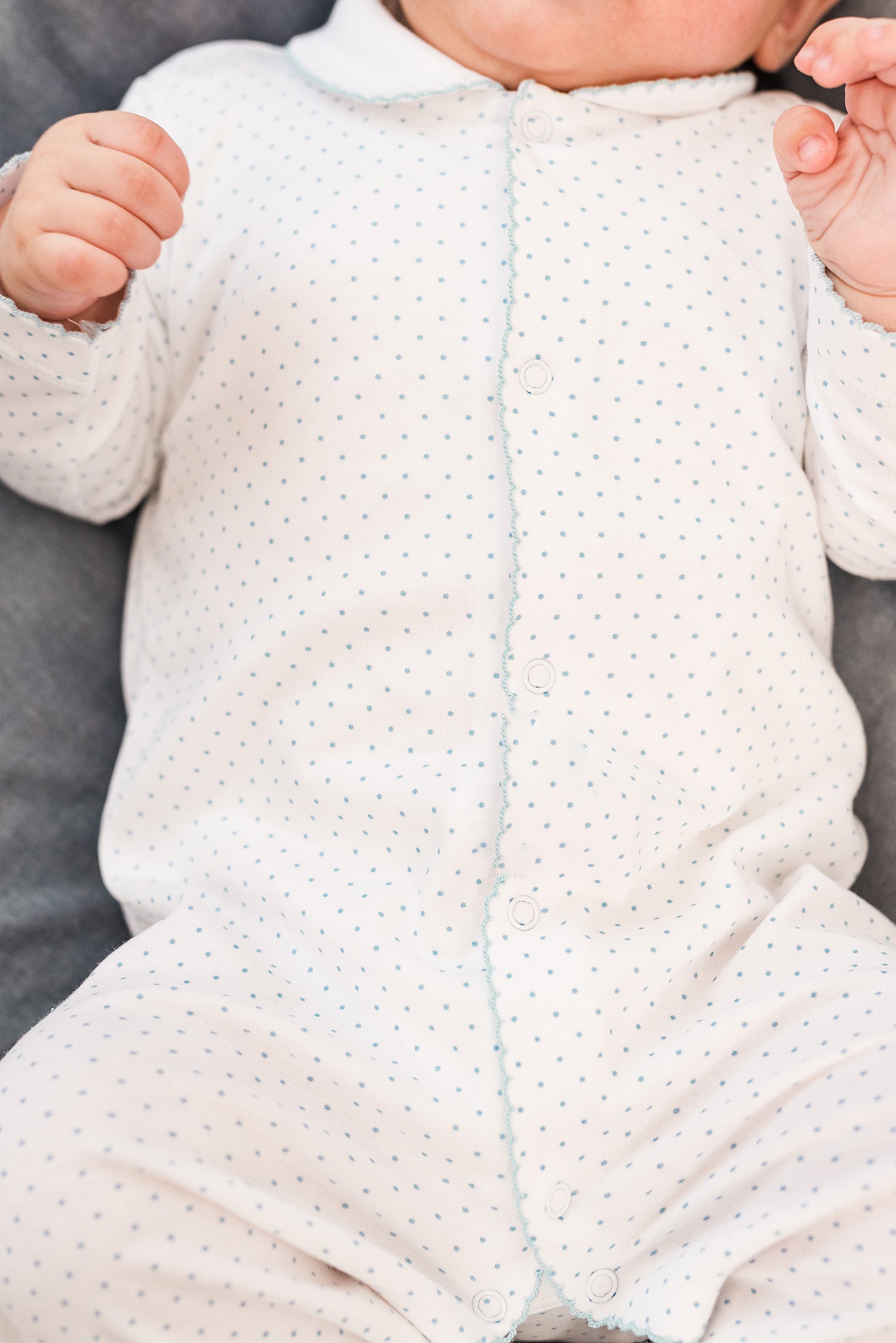 Pyjama bébé à pois bleus