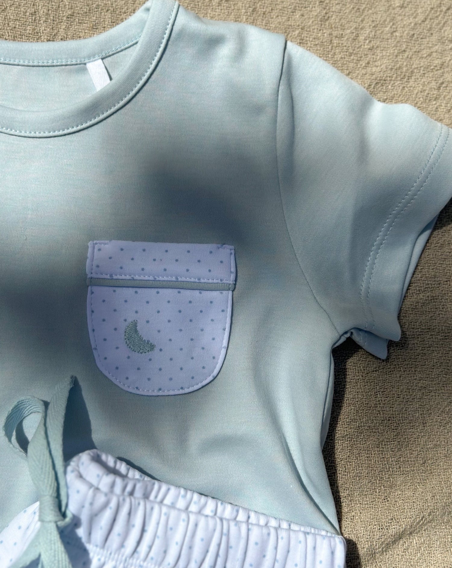 Pyjama court à pois bleus pour enfants