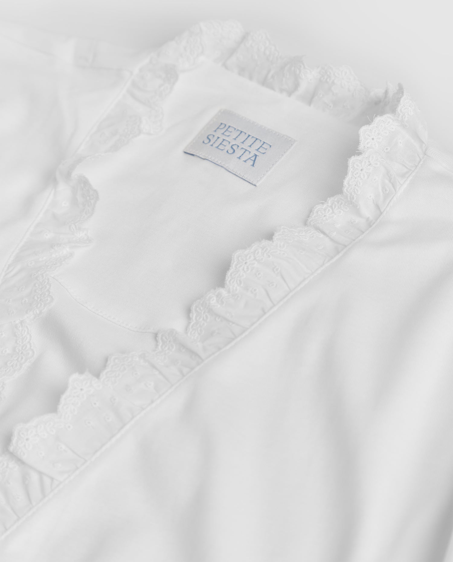 Robe pour femme avec bande brodée blanche