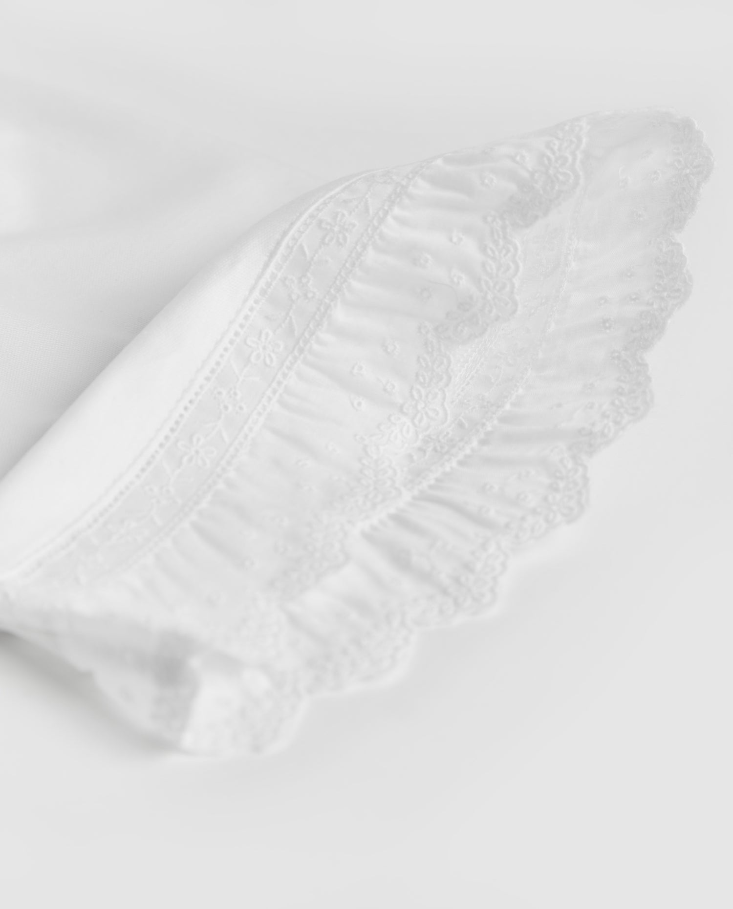 Robe pour femme avec bande brodée blanche