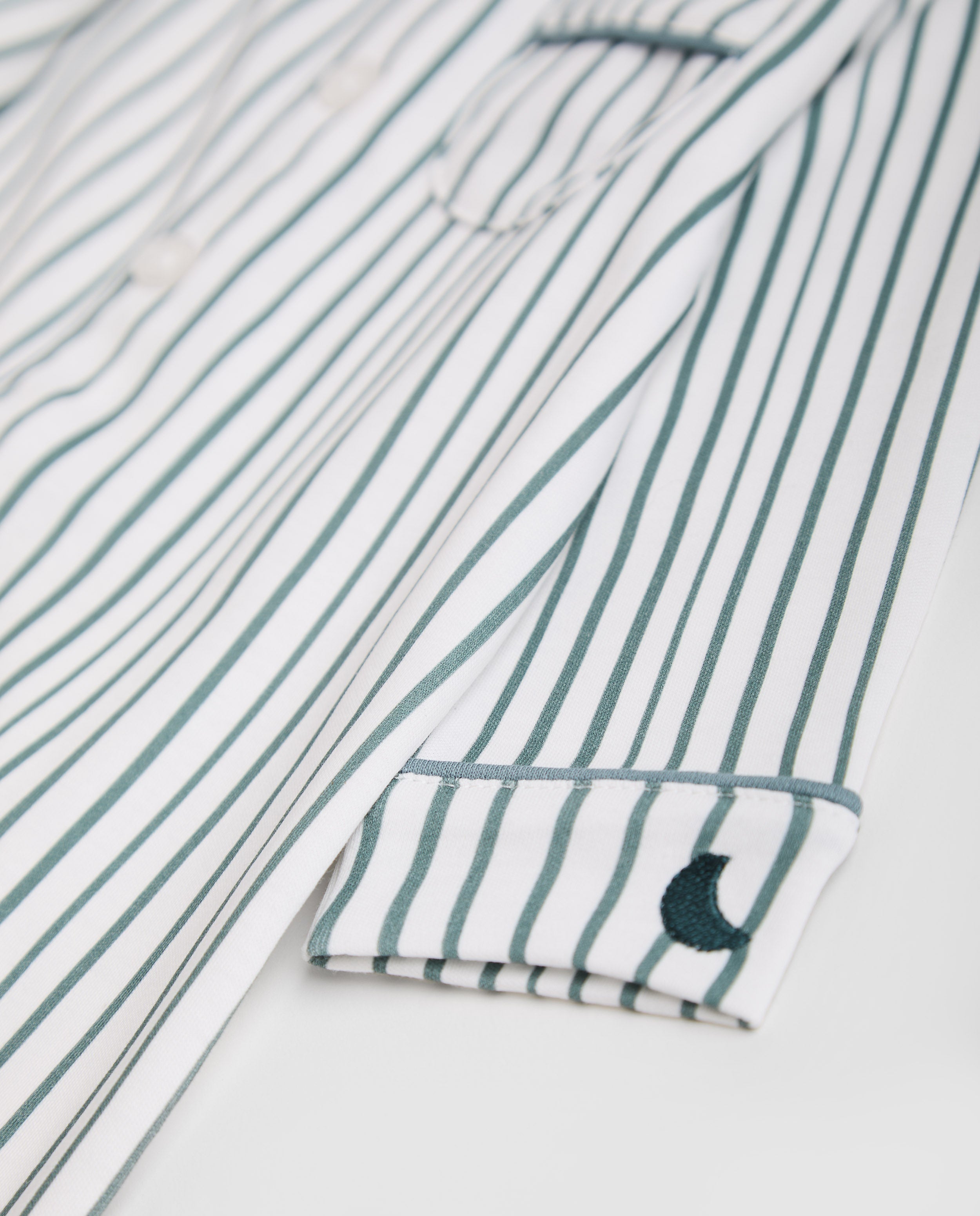 Pyjama bébé à rayures bleu foncé