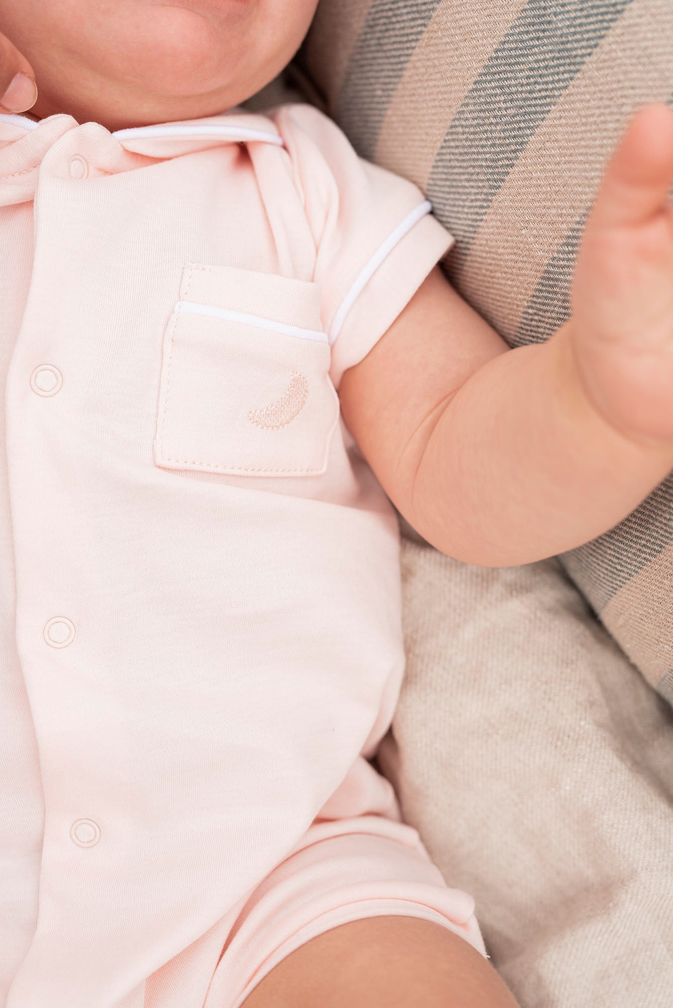 Pyjama court rose pour bébé 